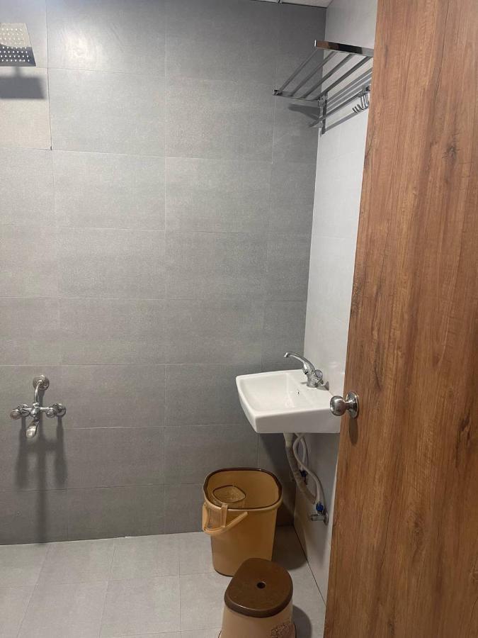 Hotel Nilkanth Navsari Екстериор снимка