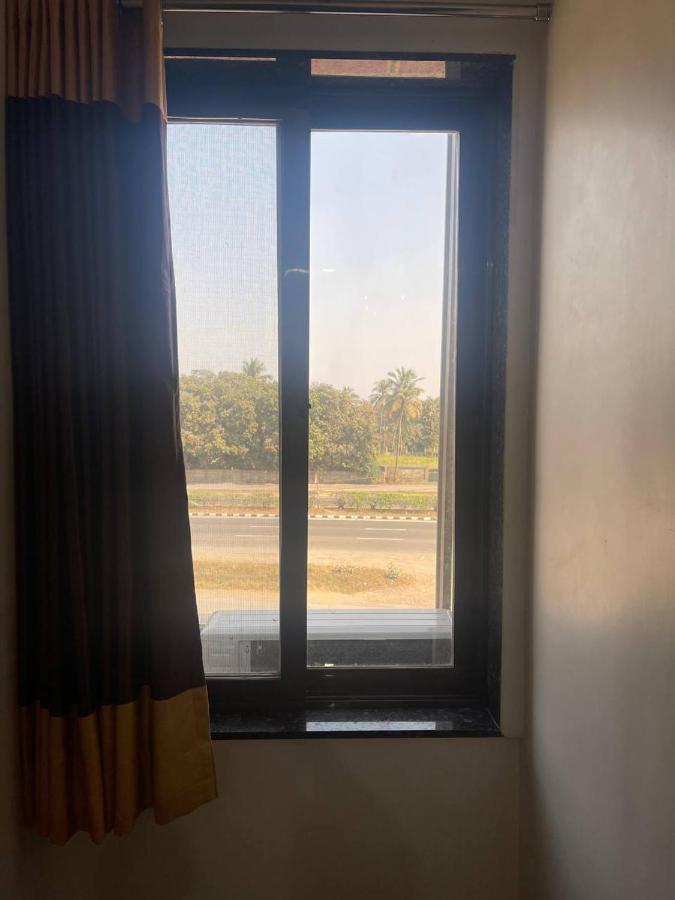 Hotel Nilkanth Navsari Екстериор снимка
