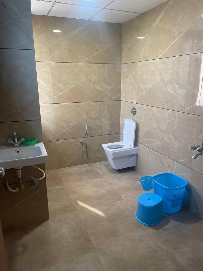 Hotel Nilkanth Navsari Екстериор снимка