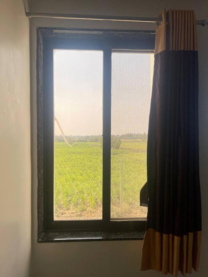 Hotel Nilkanth Navsari Екстериор снимка