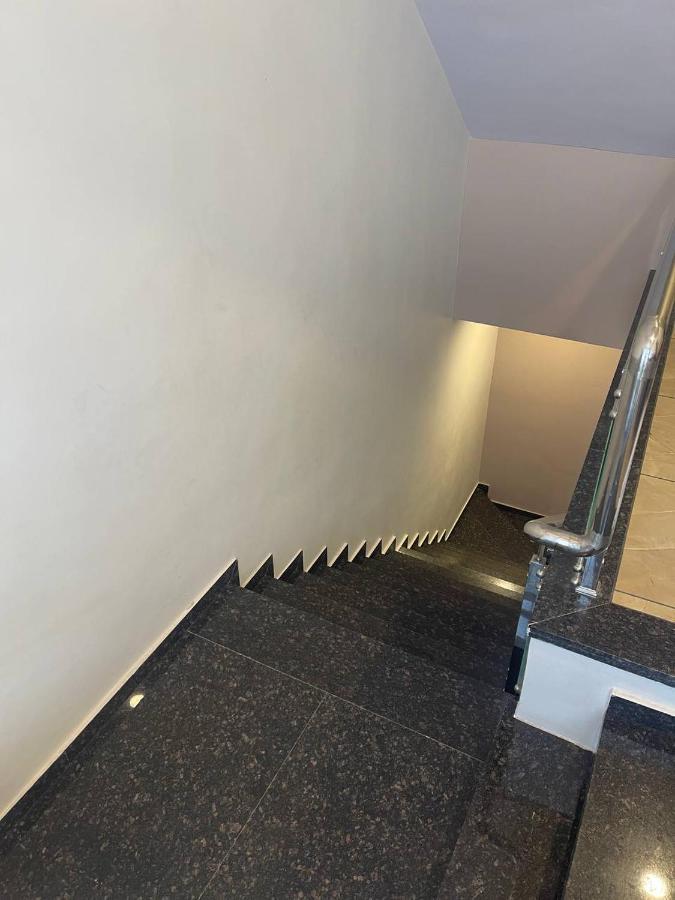 Hotel Nilkanth Navsari Екстериор снимка