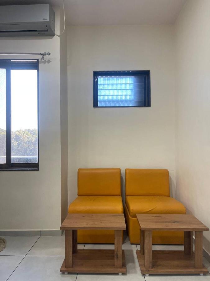 Hotel Nilkanth Navsari Екстериор снимка